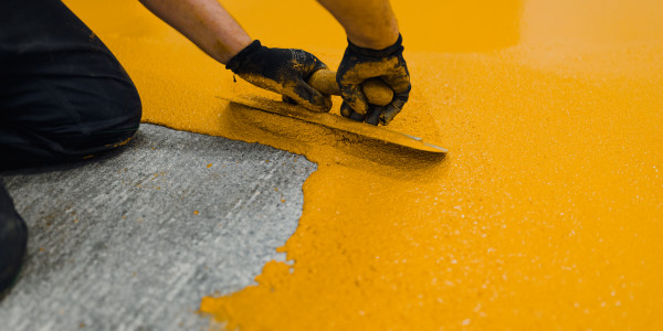Pintar Fachadas de Naves Industriales, Fábricas y Almacenes Viver · Pintura de Impermeabilización y Aislamiento Térmico
