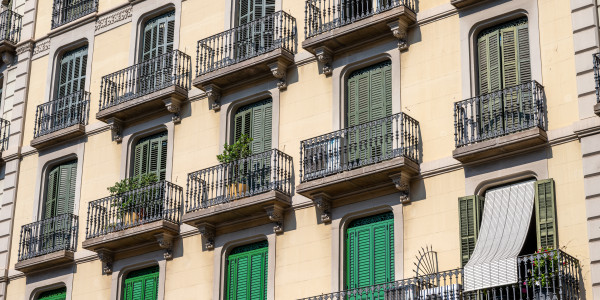 Pintar Fachadas y Patios de Luces de Comunidades Vecinos / Propietarios Azuébar · Reparación y Preparación de Superficies
