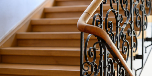 Pintar Fachadas y Patios de Luces de Comunidades Vecinos / Propietarios Azuébar · Pintado de Pasillos, Escaleras y Zonas de Tránsito
