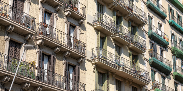 Trabajos Verticales en Fachadas de Edificios / Viviendas La Pobla de Benifassà · Pintado de Fachadas con Difícil Acceso