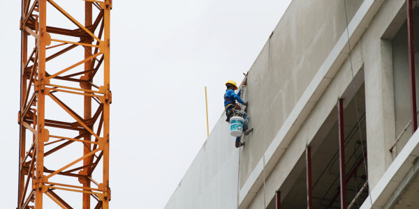 Trabajos Verticales en Fachadas de Edificios / Viviendas La Pobla de Benifassà · Pintar Edificios de Construcción de Obra Nueva