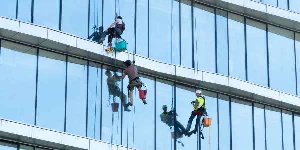 Trabajos Verticales en Fachadas de Edificios / Viviendas Bejís · Pintado Económico y Rápido de Fachadas